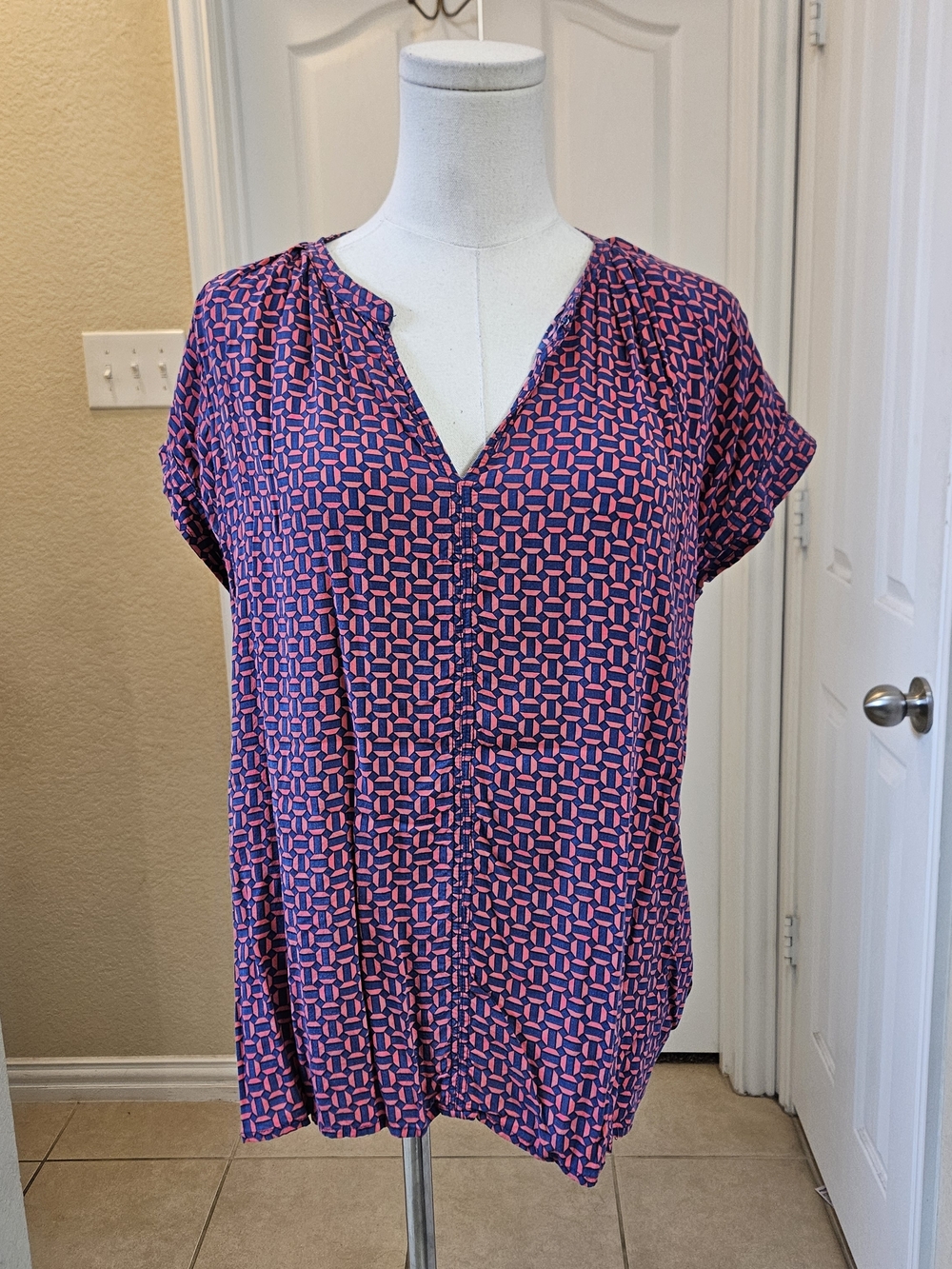 JCP Women’s Geometric Print Blouse – Size Large - Picture 3 of 11